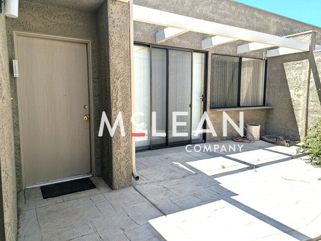 Building Photo - Beautiful 2BD/2BA Sunrise Oasis Condo with Resort Amenities