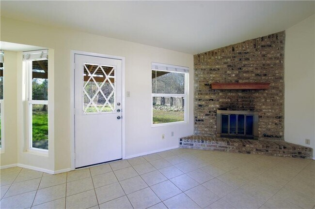 Foto del edificio - 507 Riverwood Dr