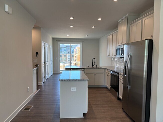 Building Photo - Pristine, move-in ready Townhome located i...