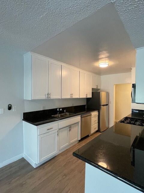 Building Photo - 1284 Havenhurst Dr