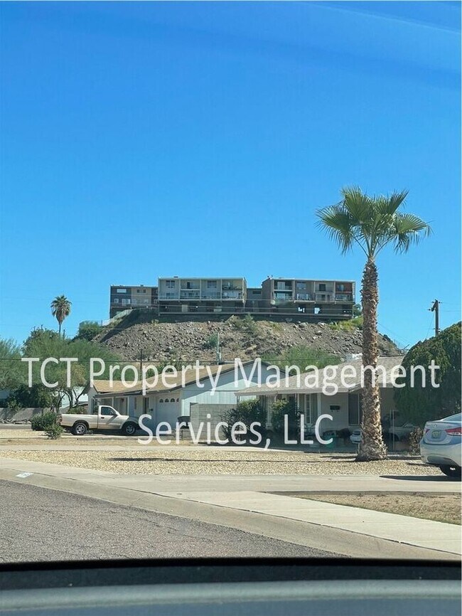 Building Photo - Amazing 2 bedroom Condo with Mountain Views