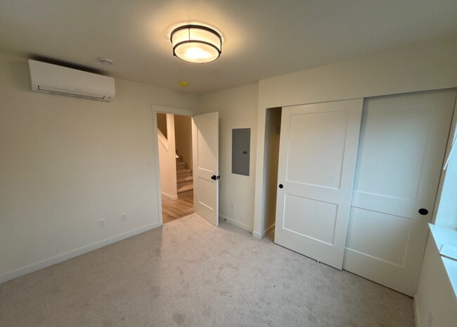 Foto del edificio - New Construction Luxury Townhomes - 352 E. Bakerview Road