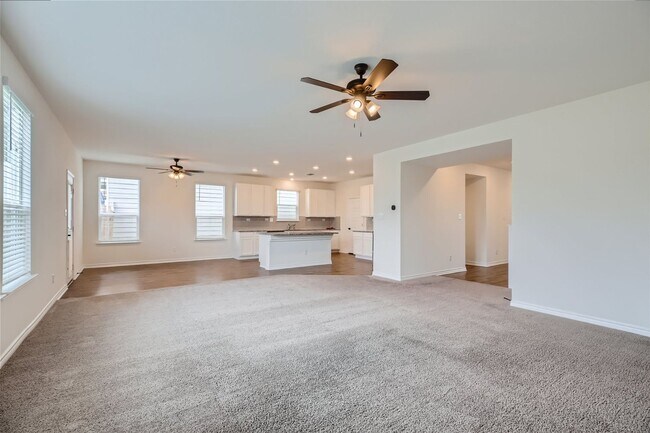 Building Photo - 4 bedrooms, loft, office, open floor plan ...