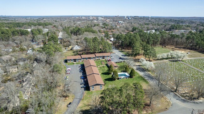 Foto del edificio - Cozy 1-Bedroom Condo in the Heart of Carrboro