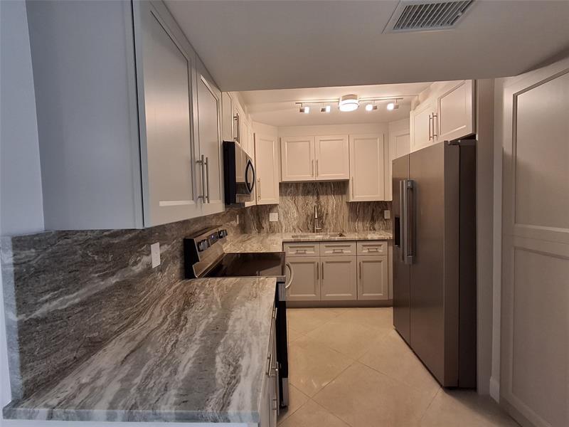 Foto principal - 8763 Shadow Wood Blvd