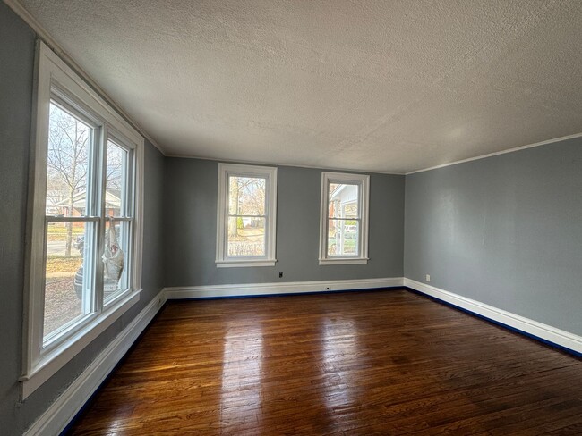 Building Photo - COMING SOON!! FULLY REMODELED HOME!! (UPDA...