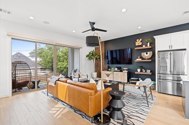 Building Photo - 2717 Drew St