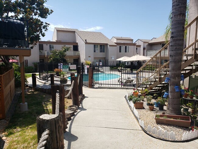 Foto del edificio - 4164 Mount Alifan Pl
