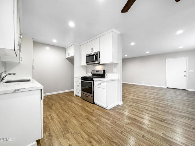 Building Photo - 621 N Los Robles Ave
