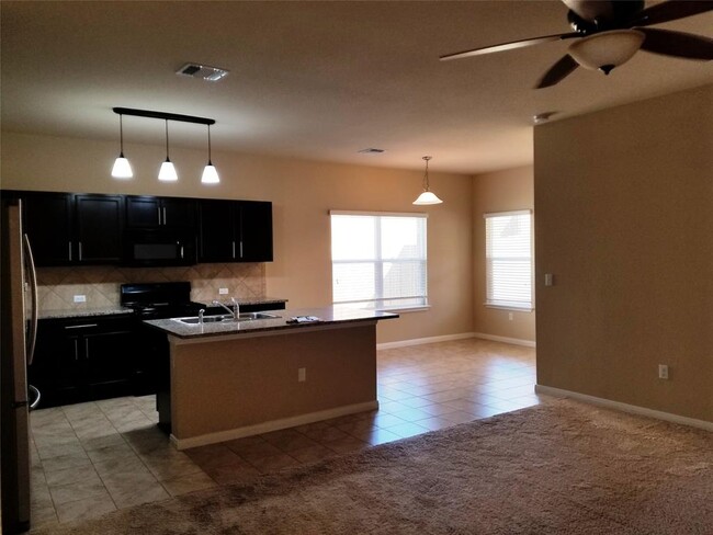 Building Photo - 300 Northern Flicker St