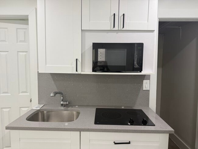 Building Photo - 2500 Franklin Dr