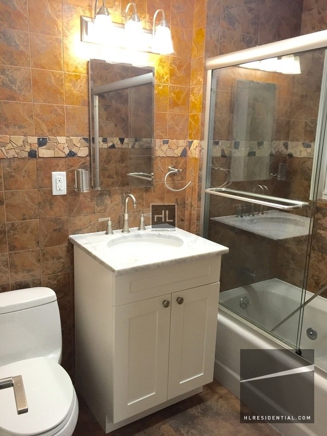 Building Photo - 1 Bedroom Astoria Ditmars