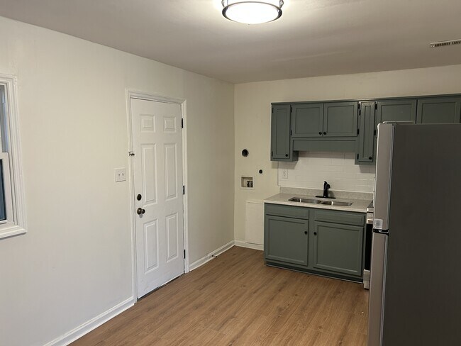 Foto del edificio - 2205 Evans Ave NW