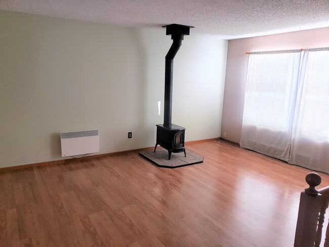 Foto del edificio - 1370 N Riverbend Dr
