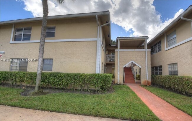 Foto del edificio - 10116 Twin Lakes Dr