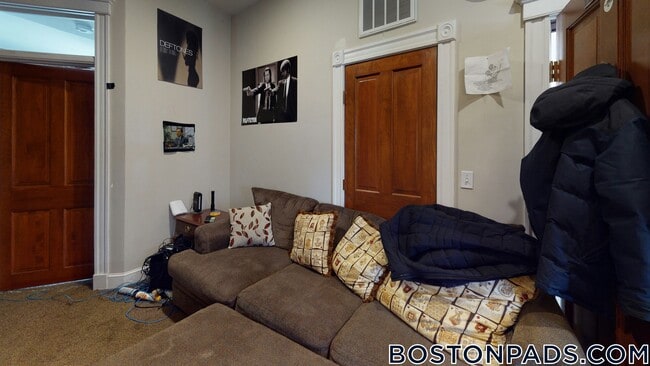 Building Photo - 1109 Boylston St