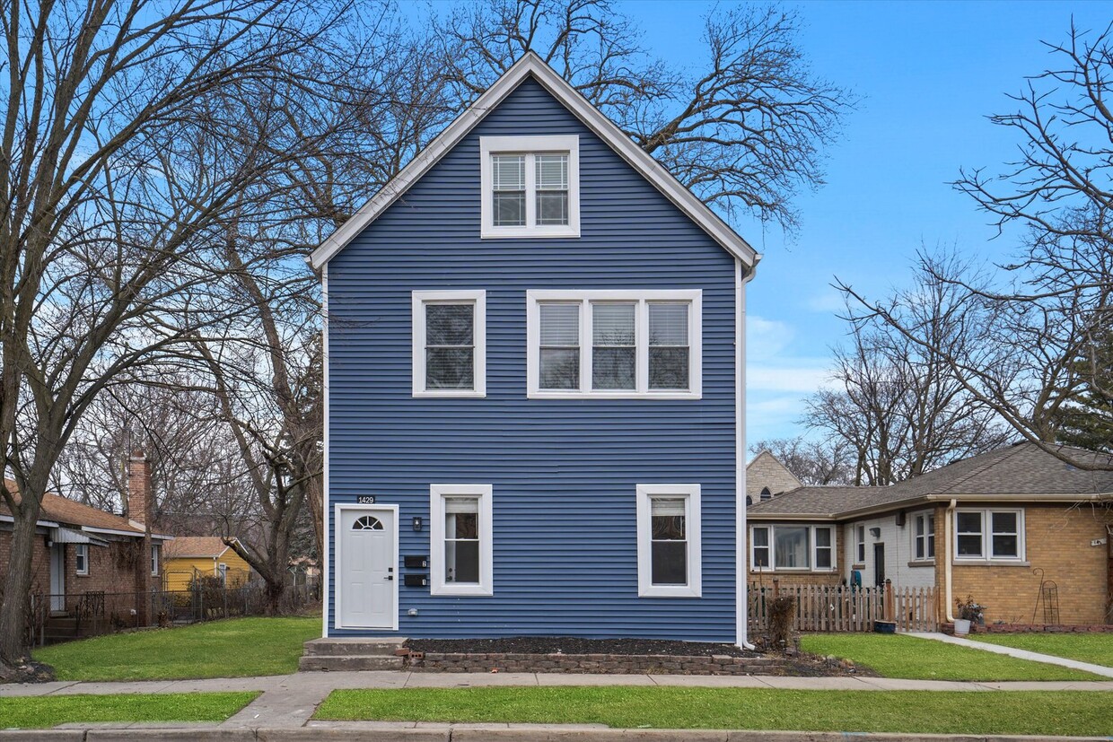 Foto principal - 1429 Oakton St