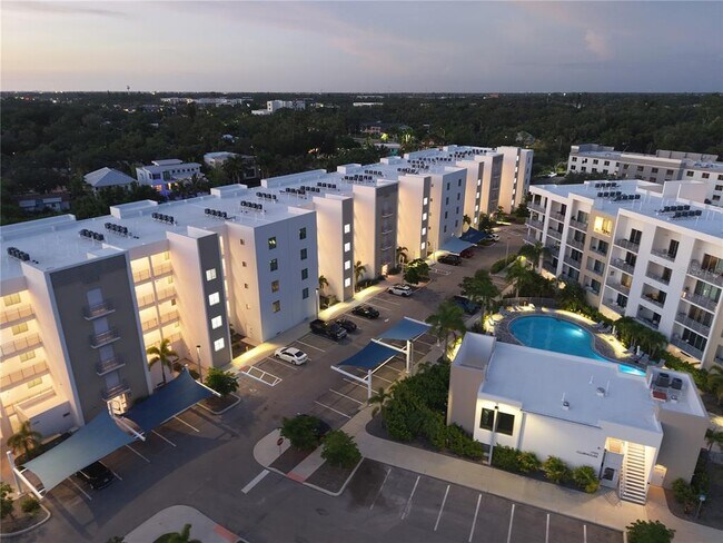 Foto del edificio - 1709 N Tamiami Trl