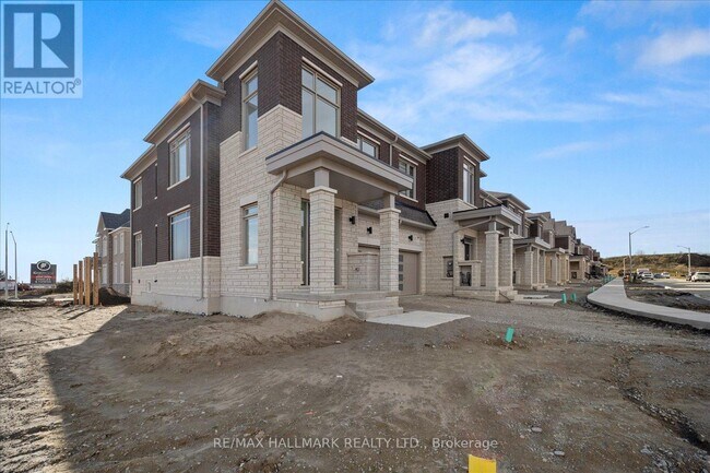 Building Photo - 77 Schmeltzer Cres