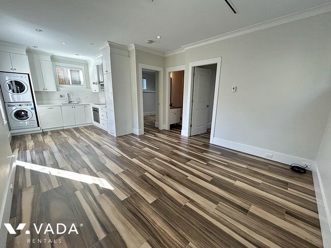 Photo du bâtiment - 420 W 19th Ave
