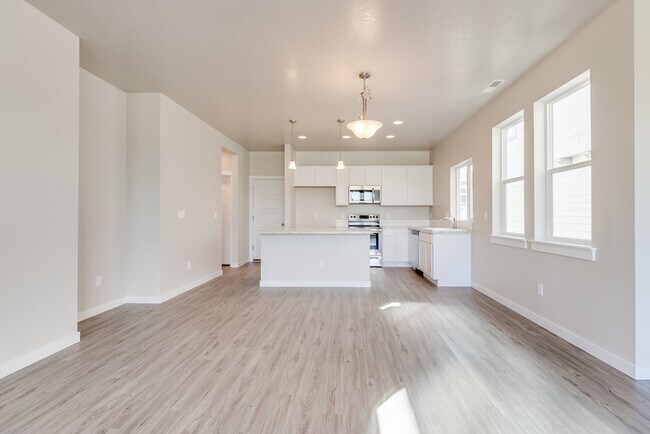 Building Photo - 6047 Tarako
