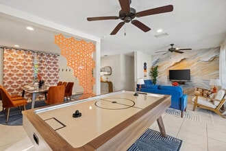 Building Photo - 451 Sharon Cir