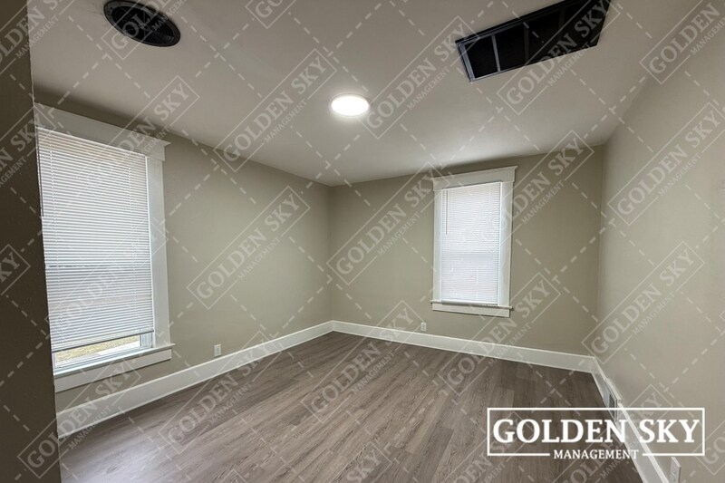 Foto del edificio - 1224 E Main St