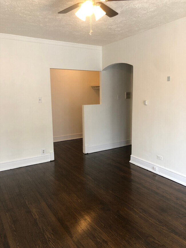 Building Photo - 4901 N Christiana Ave