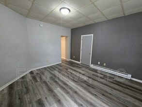 Building Photo - 223 Allen St