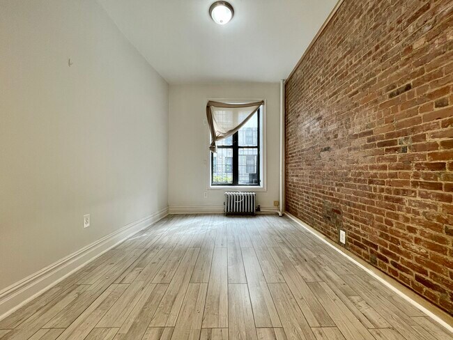 Building Photo - 9 W 107th St