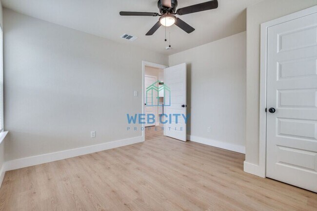 Foto del edificio - 2546 Kathleen Ave