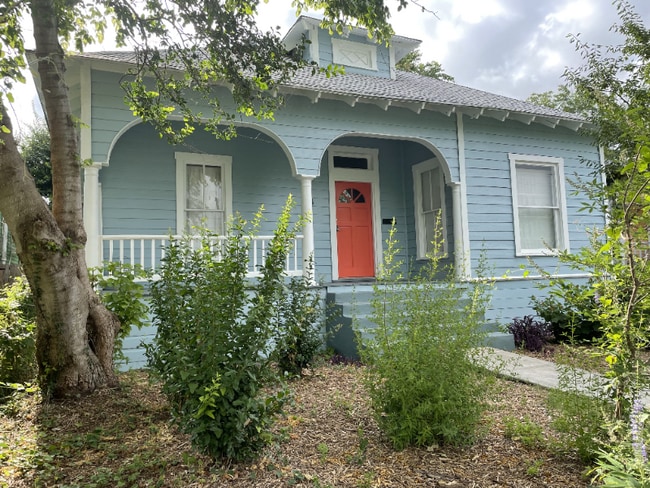 Building Photo - 418 N Pine St