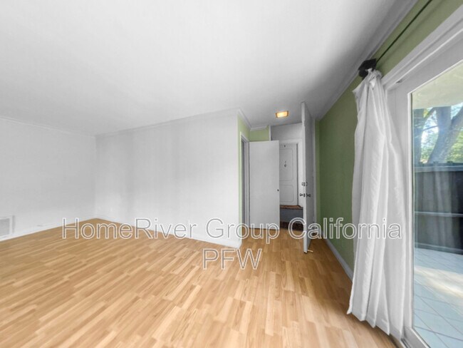 Foto del edificio - 31569 Lindero Canyon Rd