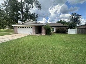 Building Photo - 140 Whispering Pines Loop