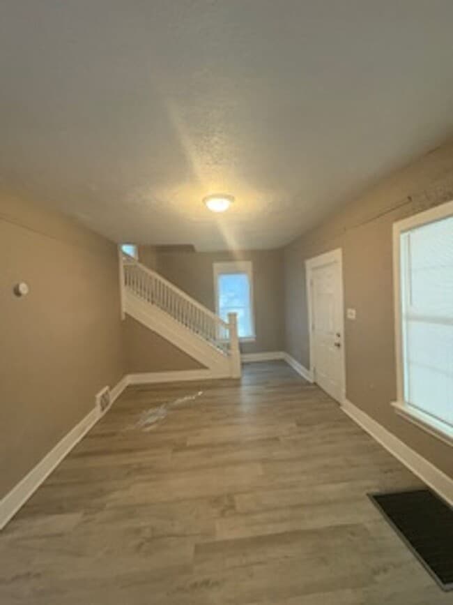 Building Photo - 3 Bedroom / 2 Bathroom House in Peoria, IL