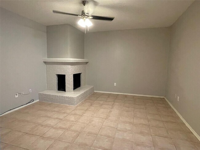 Foto del edificio - 2835 Keller Springs Rd