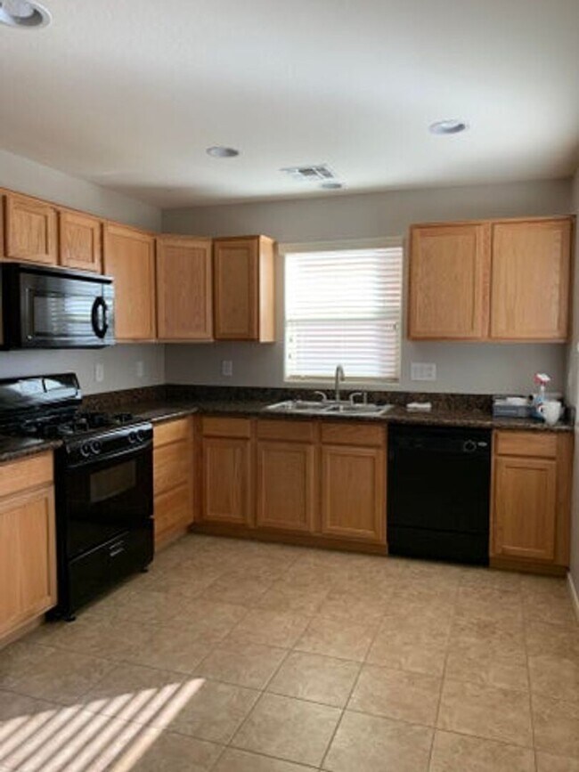 Foto del edificio - 4 bedroom in Lyon's Gate