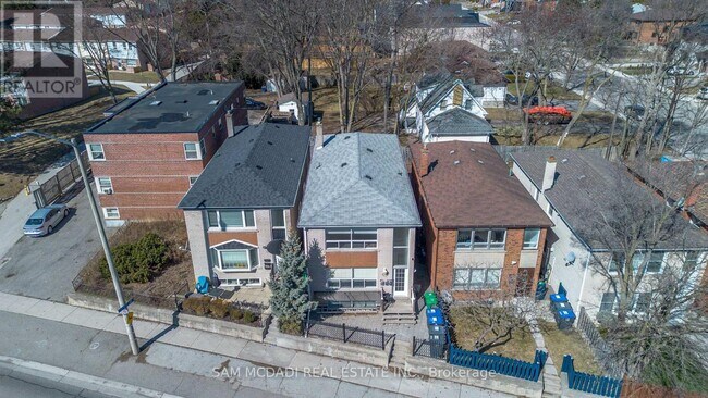Photo du bâtiment - 376 Lakeshore Rd W