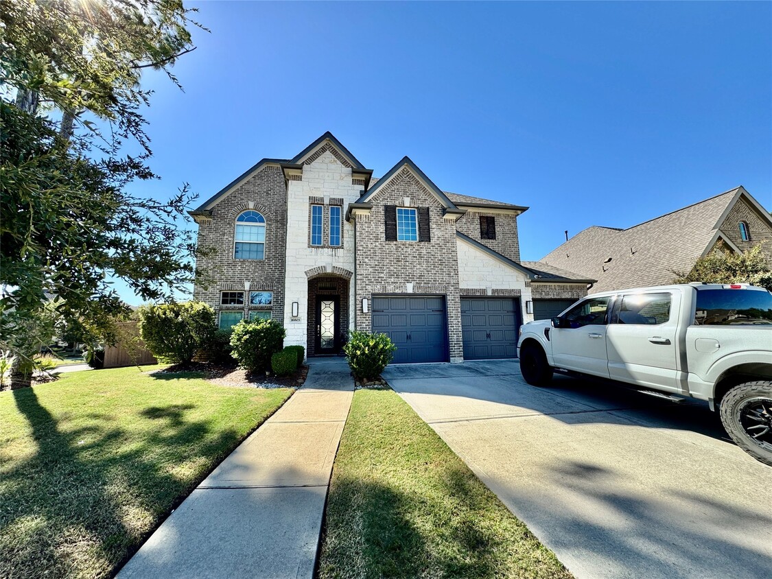 Foto principal - 16803 Bark Cabin Dr