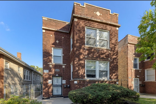 Building Photo - 7825 S Loomis Blvd