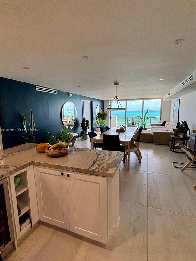 Foto del edificio - 6039 Collins Ave