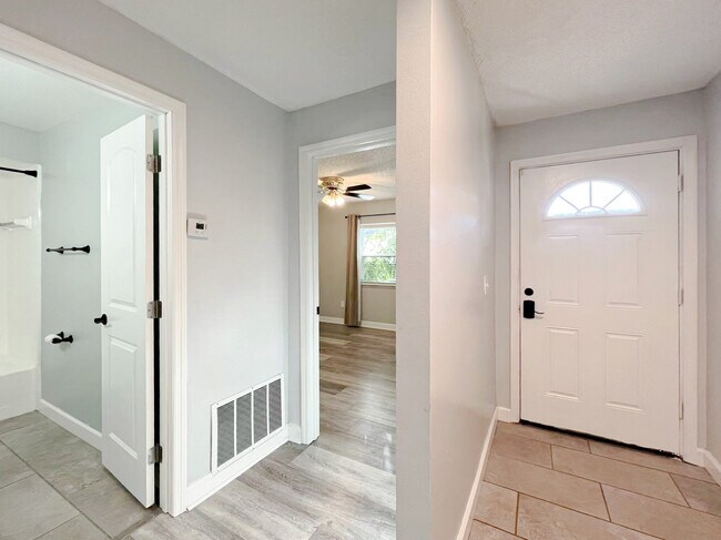 Building Photo - 2737 Gray Fox Ln