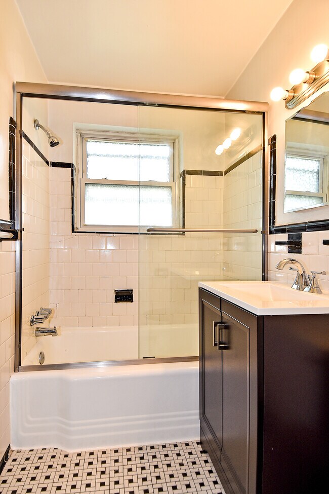 Foto del edificio - 7034 Strathmore St