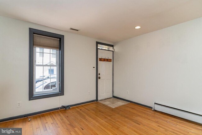 Building Photo - 203 E Cross St