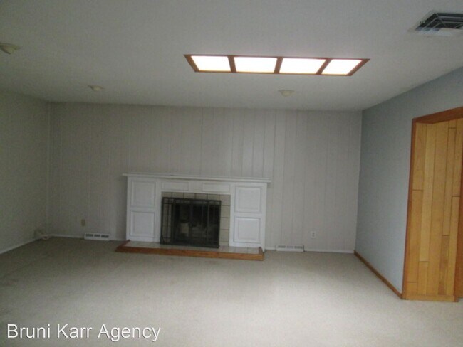 Building Photo - 3 br, 2 bath House - 3500 Georgia St. NE