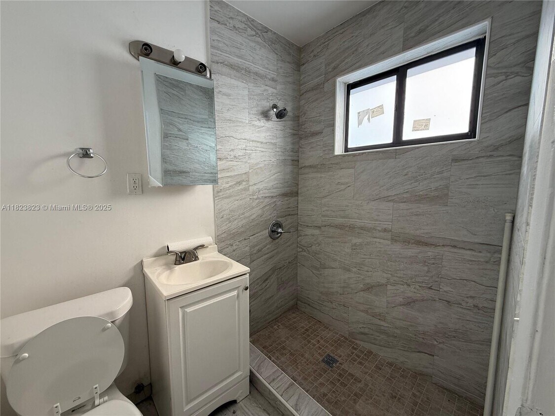 Foto del edificio - 1037 SW 4th St