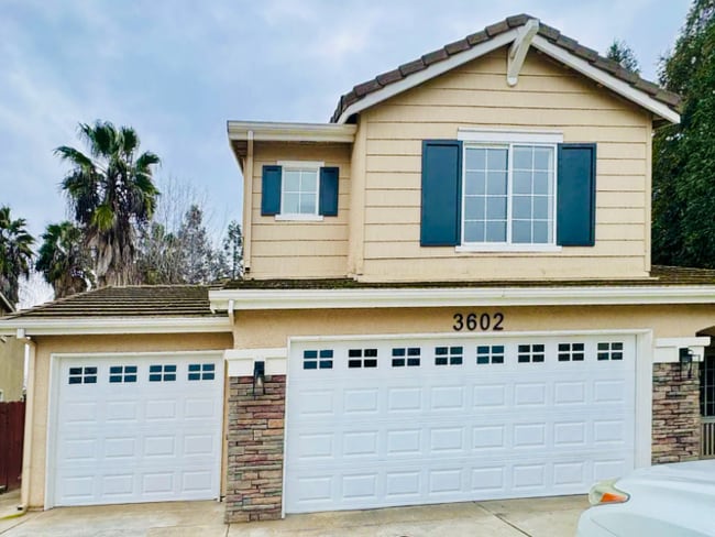 Building Photo - 3602 Swan Ct