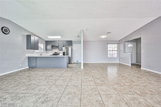 Foto del edificio - 4652 Troy Pl