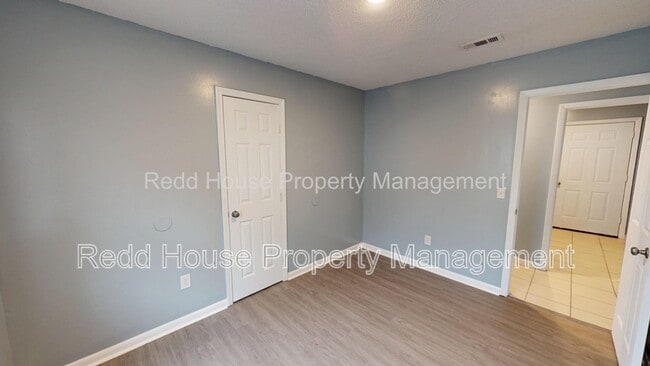 Building Photo - 105 Nann St