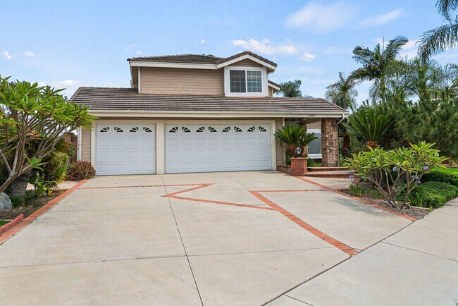 Building Photo - Amazing Pool Home in Lake Forest with VIEW!